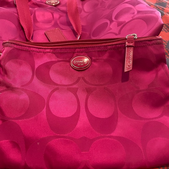 Coach Getaway tote with pouch - Picture 9 of 10